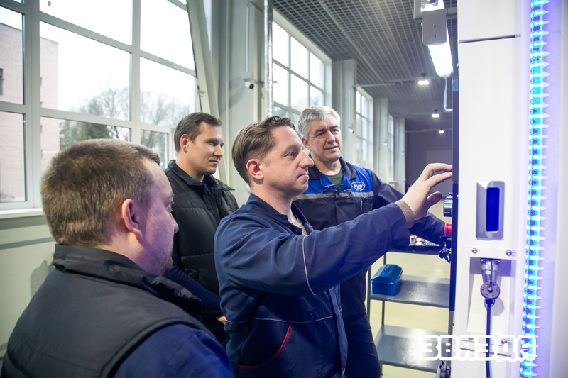 Крутой і Турчын азнаёміліся з рэалізацыяй інвестпраекта на ААТ «Зеніт-БелОМА»