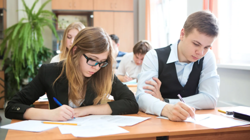 Як фарміруюць у сталічных школах 10-я класы, і каго ў іх залічаюць