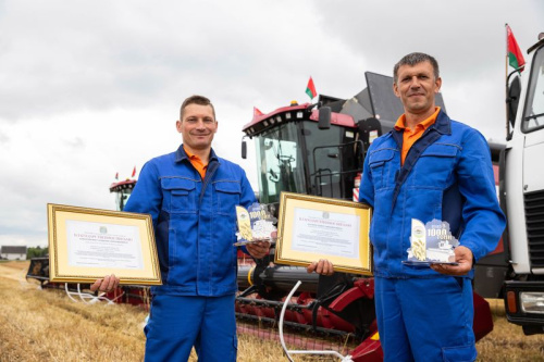 Першыя героі сёлетняга жніва — хлебаробы-тысячнікі