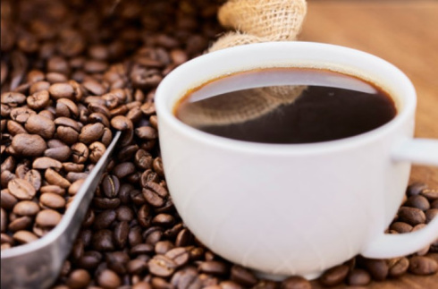 Почему после утреннего кофе хочется спать — пояснила диетолог