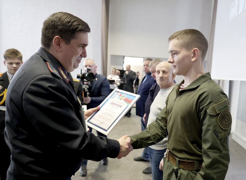 У Віцебску ўзнагародзілі грамадзян, якія дапамаглі міліцыі раскрыць злачынствы