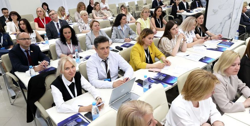 Выездные студии, клуб редакторов, «Золотая литера». Второй день медиафорума стартует в Гомеле