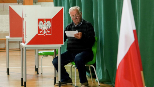 У другім туры прэзідэнцкіх выбараў з мінімальным адрывам перамог Наўроцкі
