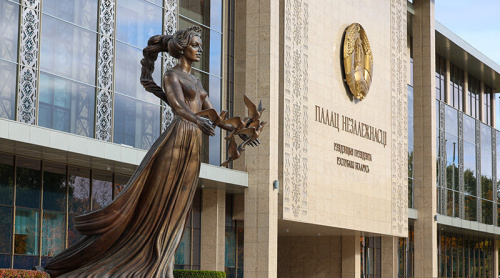 Lukashenko receives reports from Golovchenko, Karanik