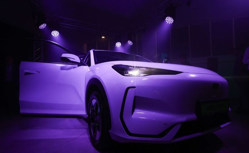 У Мінску прэзентавалі першы сабраны ў Беларусі электрамабіль Geely EX5