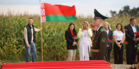Астанкі 25 воінаў Першай сусветнай вайны пахавалі ў брацкай магіле ў Гродзенскім раёне