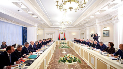 Lukashenko calls for realistic yet ambitious 2026 targets