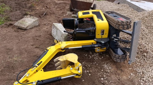 Мужчыну прыціснула каўшом міні-экскаватара ў Віцебскім раёне