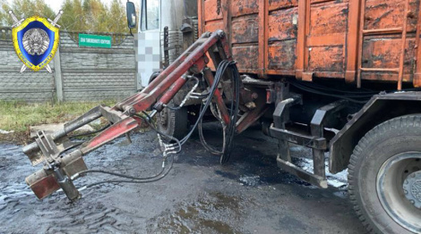 У Магілёве падчас рамонту грузавіка загінуў вадзіцель 