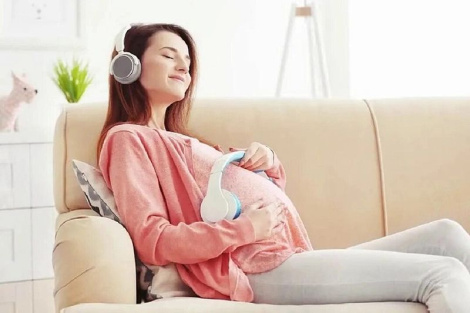 Музыка пры родах дапамагае знізіць трывогу і боль