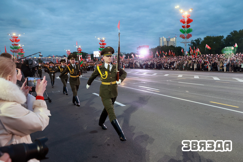 Галоўнай урачыстасцю Дня Перамогі стаў Ваенны парад у Мінску 