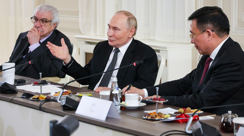 Путин провел встречу с руководителями международных информагентств. О чем шла речь?