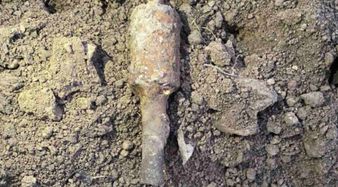 В Гродно рабочий экскаватором выкопал минометный снаряд начала XX века