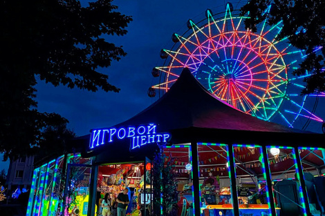 У Гродне тэсціруюць незвычайную ілюмінацыю на коле агляду — гэта варта бачыць