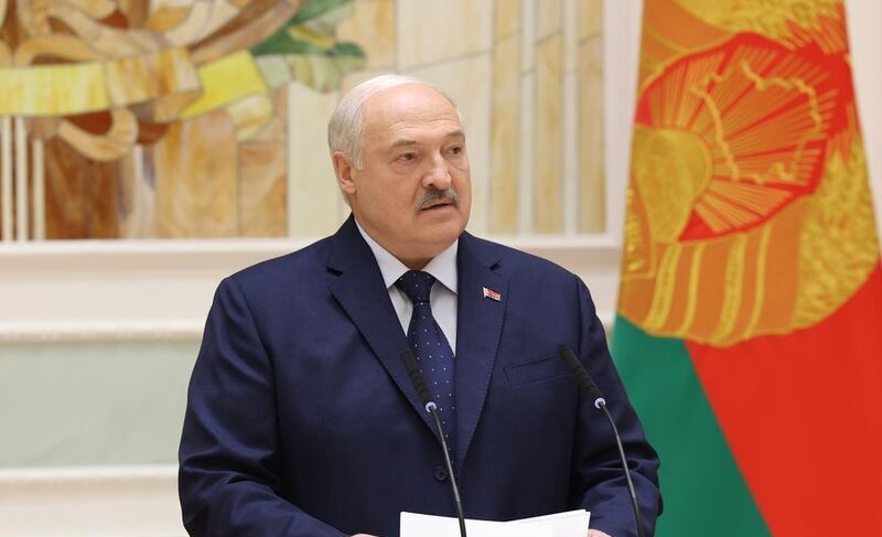 Лукашенко в преддверии священной даты — 80-летия Победы — вручил государственные награды