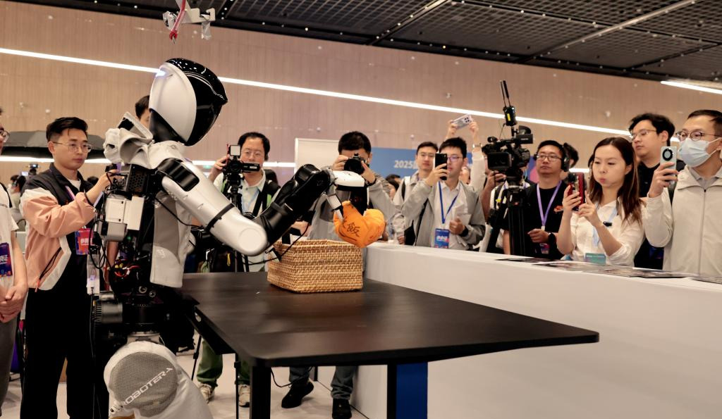 У Шанхаі прайшоў міжнародны чэмпіянат чалавекападобных робатаў