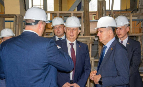 Анатолий Сивак ознакомился с ходом модернизации на Бобруйском заводе КПД