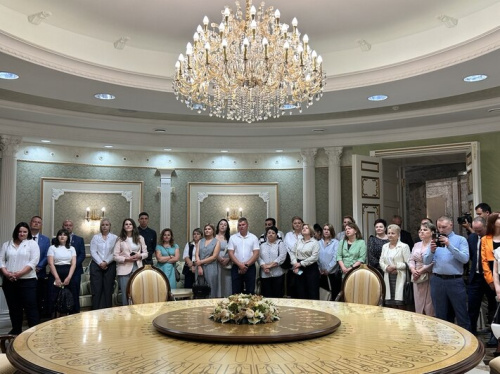 У Палац Незалежнасці завіталі працоўныя калектывы Камітэта дзяржаўнага кантролю і ААТ «Керамін»