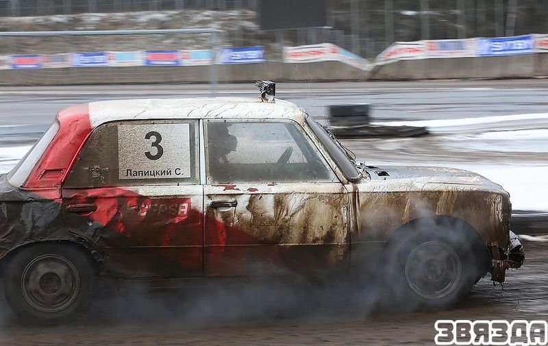 На стадыёне «Зара» ў Стайках Мінскага раёна адкрыўся сезон легендарных трэкавых гонак «Гарачы лёд»