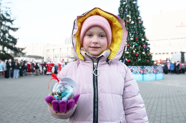 Шэсце Дзядоў Марозаў і Снягурак у Мінску