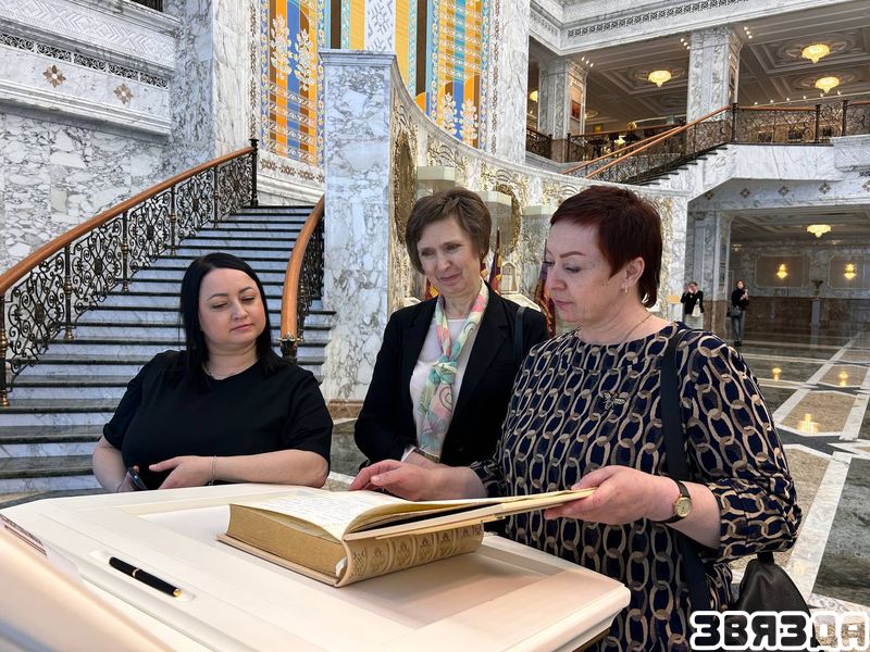 На экскурсію ў Палац Незалежнасці завіталі медыкі