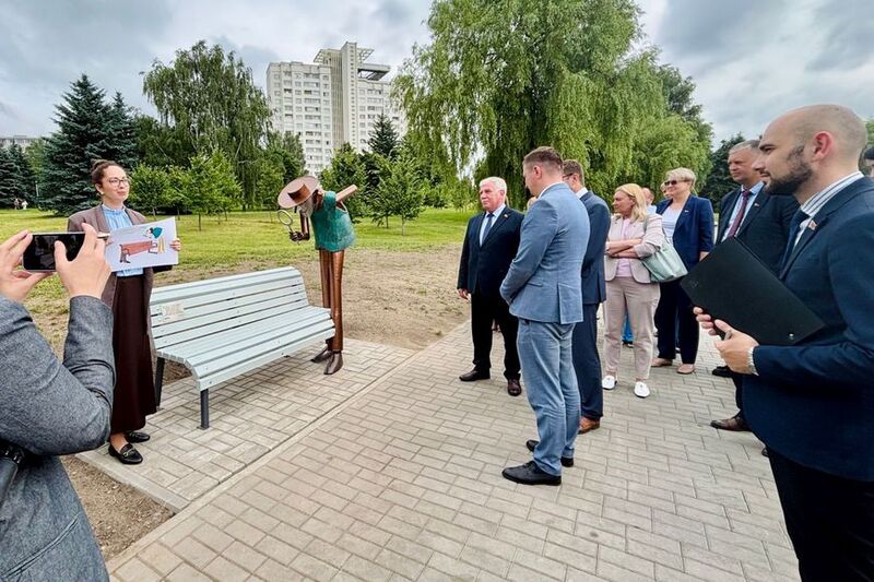 Сышчык з фантазіі: у Мінску з'явіўся арт-аб'ект па эскізе вучня школы №115