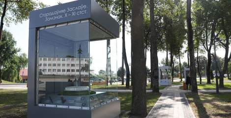 Унікальную гістарычную экспазіцыю пад адкрытым небам пачалі манціраваць у Заслаўі