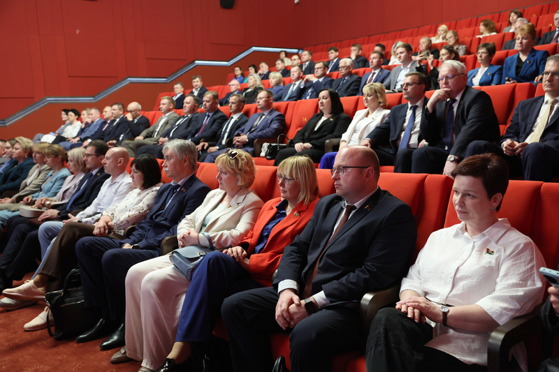 Сергяенка: Патрыётаў трэба выхоўваць не лозунгамі і заклікамі, а канкрэтнымі справамі