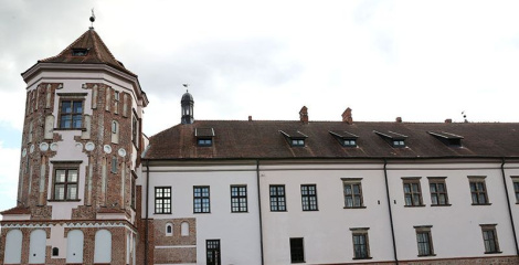 Чароўны ліхтар, заграскоп, люстраныя гравюры. У Мірскім замку адкрыюць выставу гістарычных забаў