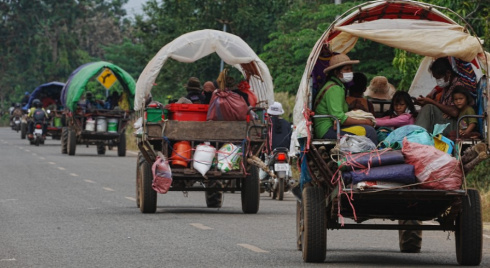В приграничных районах Камбоджи и Таиланда свои дома покинули около 530 тыс. человек