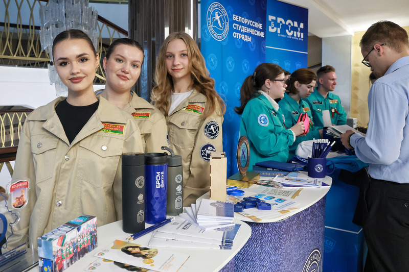 Ад фрэзероўшчыка да пiлота: па якіх спецыяльнасцях прапаноўвалі працу на кiрмашы вакансій у Мінску