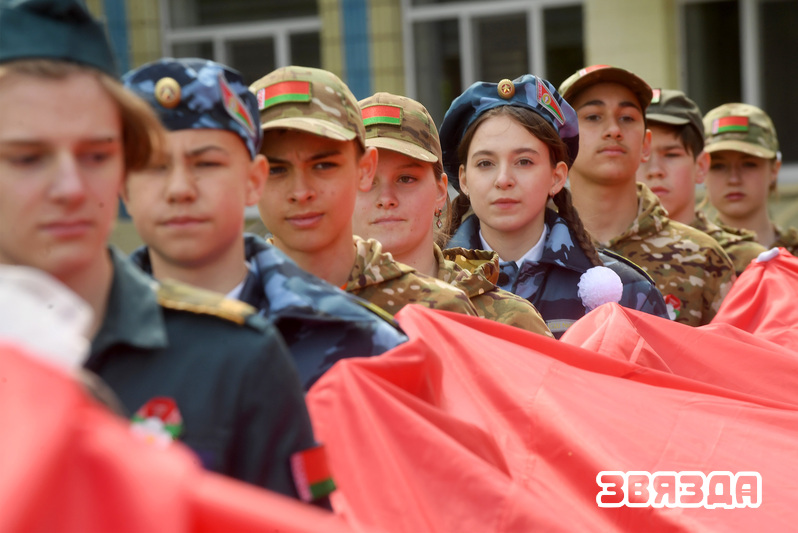 Флэшмоб «Праспяваем гімн разам» адбыўся сёння ва ўсіх раёнах Мінска