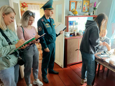 Як на месцах дапамагаюць перажыць зіму тым, каму асабліва цяжка