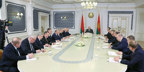 Лукашенко собрал совещание по одному из ключевых предвыборных обещаний полешукам