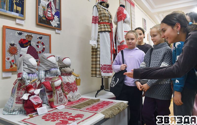 У Нацыянальным цэнтры мастацкай творчасці дзяцей і моладзі адбылося адкрыццё выставы-конкурсу «Саматканы цуд»