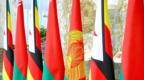 Zimbabwean president arrives at Palace of Independence for talks with Lukashenko