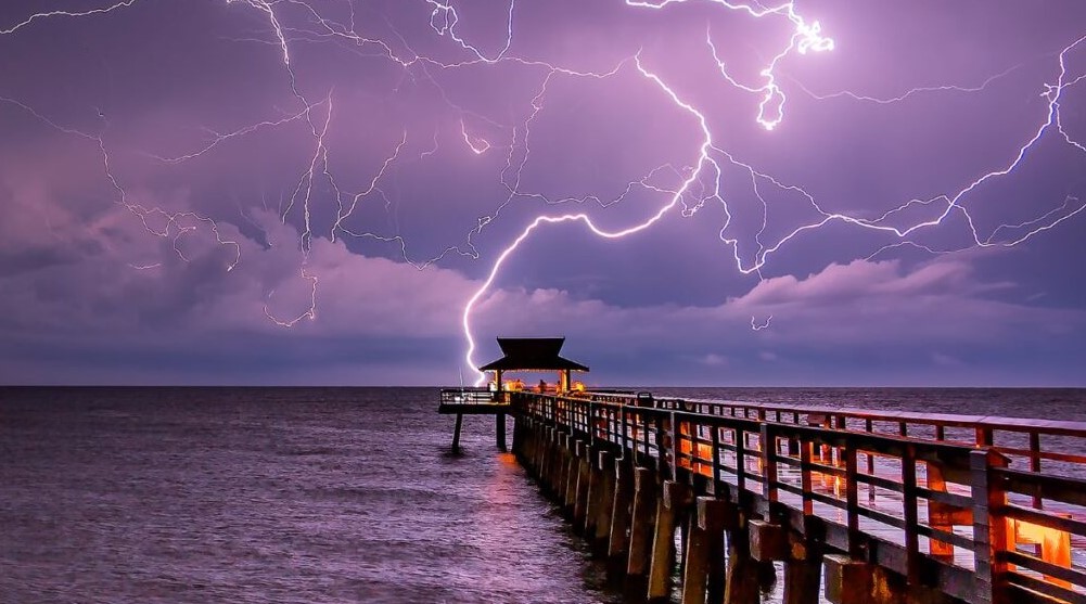 Амаль 830 кіламетраў: вучоныя зафіксавалі самую доўгую ў свеце маланку