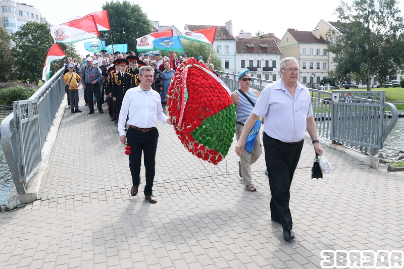 Галоўны дэвіз дэсантнікаў — «Ніхто, акрамя нас!» 