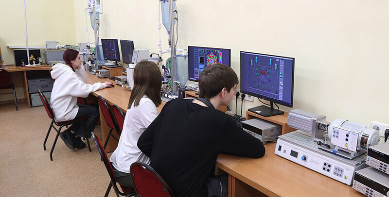 У якіх выпадках выпускнікі інжынерных класаў могуць паступіць у ВНУ без іспытаў?