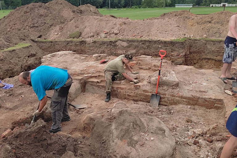 У Будславе археолагі раскапалі фундамент касцёла XVII стагоддзя