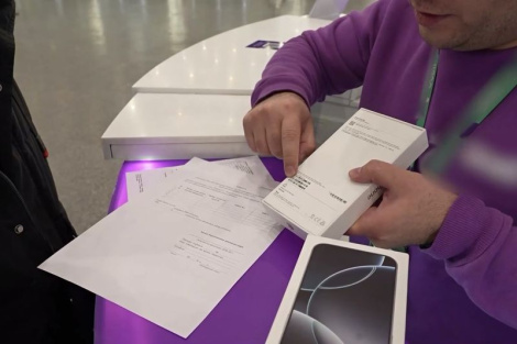 Ці трэба дэклараваць набыты за мяжой смартфон, растлумачылі ў ДМК