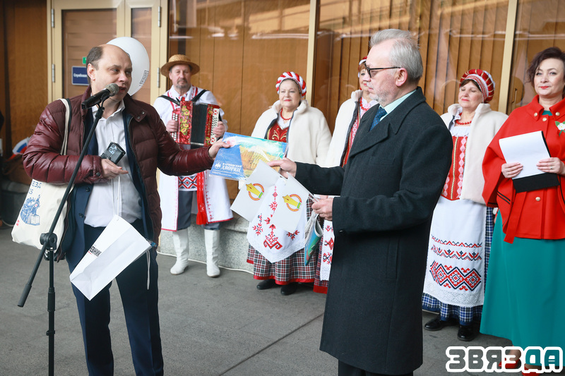 На кніжную выстаўку-кірмаш прыехаў «Кніжны цягнік»