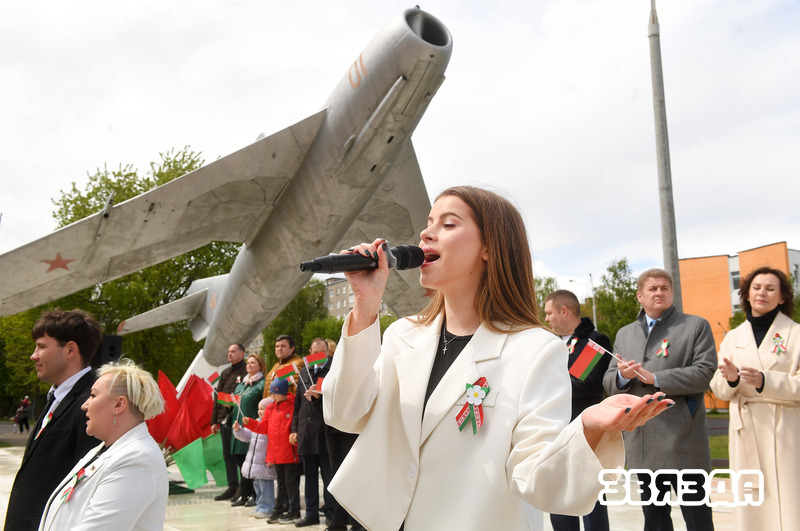 Флэшмоб «Праспяваем гімн разам» адбыўся сёння ва ўсіх раёнах Мінска