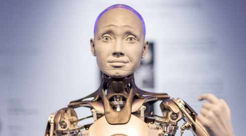 Роботы с ИИ опасны для людей? 