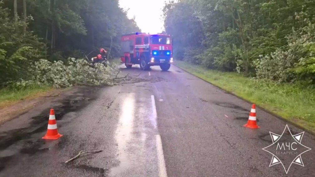 Ратавальнікі ліквідуюць наступствы непагадзі ў Мінскай вобласці