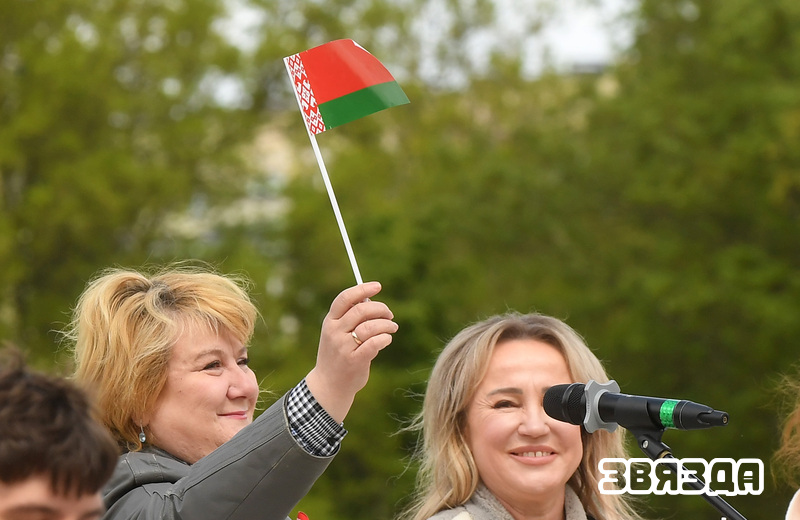 Флэшмоб «Праспяваем гімн разам» адбыўся сёння ва ўсіх раёнах Мінска