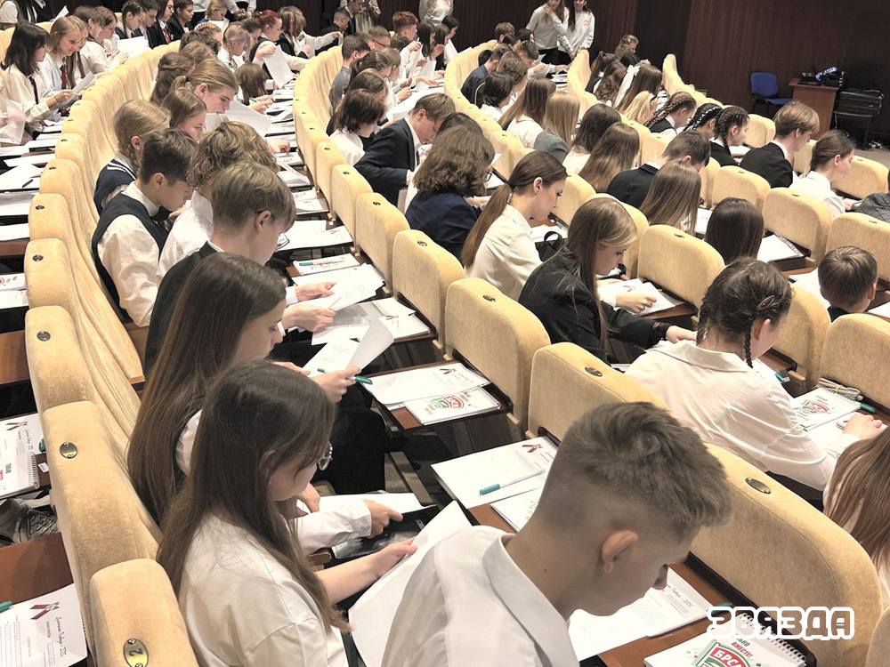 У Беларускім дзяржаўным музеі гісторыі Вялікай Айчыннай вайны школьнікі з усёй краіны далучыліся да міжнароднай гістарычнай «Дыктоўкі Перамогі»