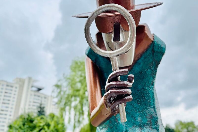 Сышчык з фантазіі: у Мінску з'явіўся арт-аб'ект па эскізе вучня школы №115