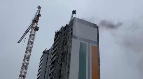 Складируемый утеплитель загорелся в строящейся многоэтажке в Минске