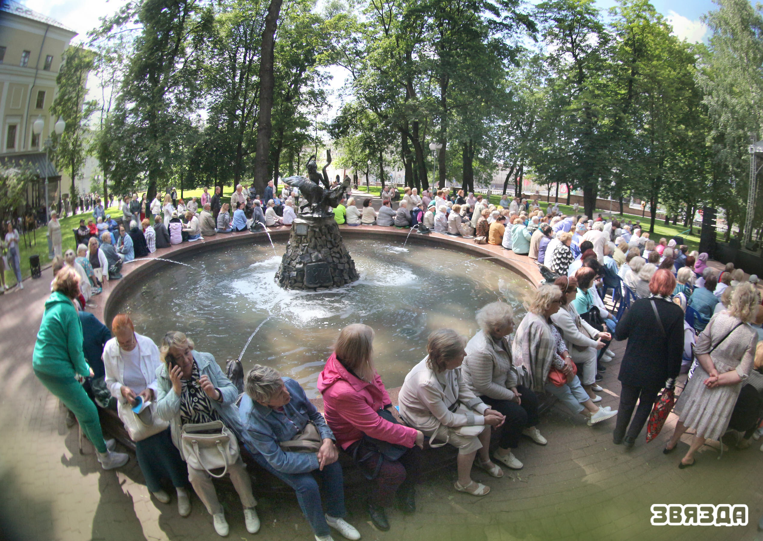 Новыя песні ў старым скверы